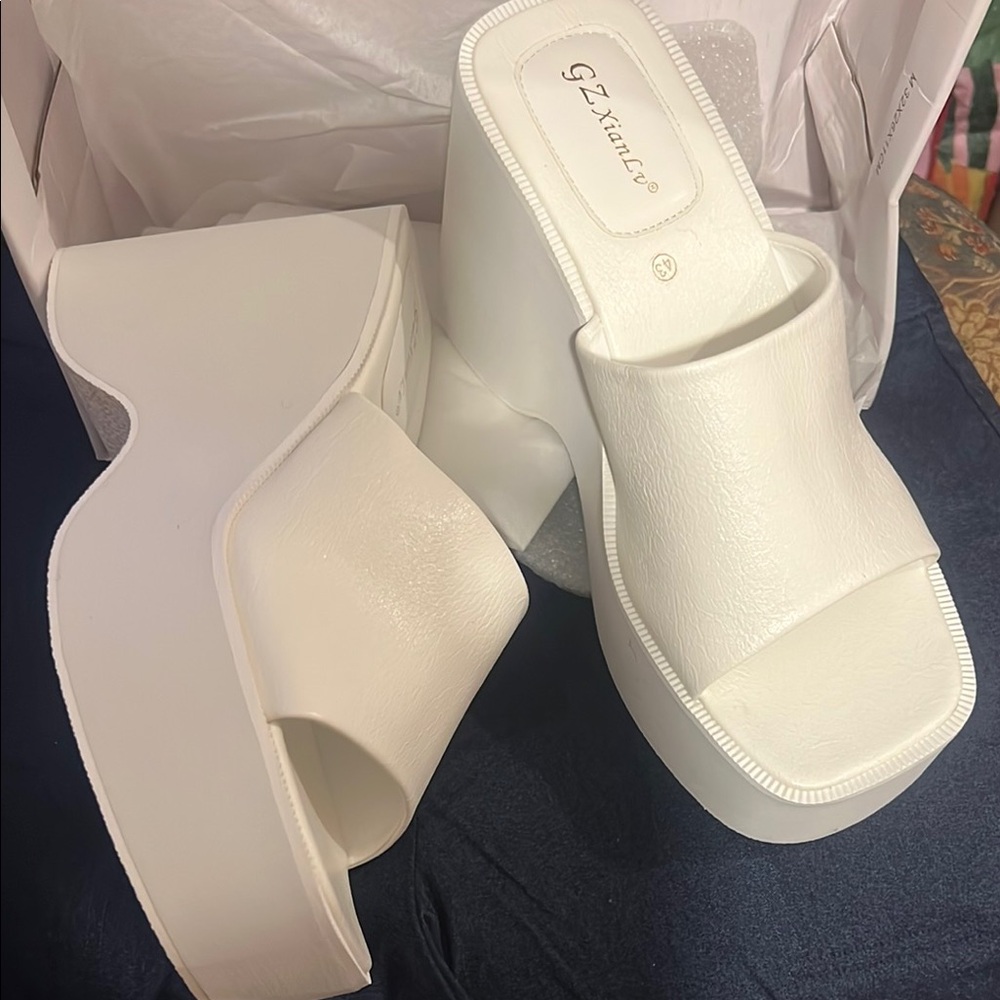 Chic White Platform Shoes Size 10